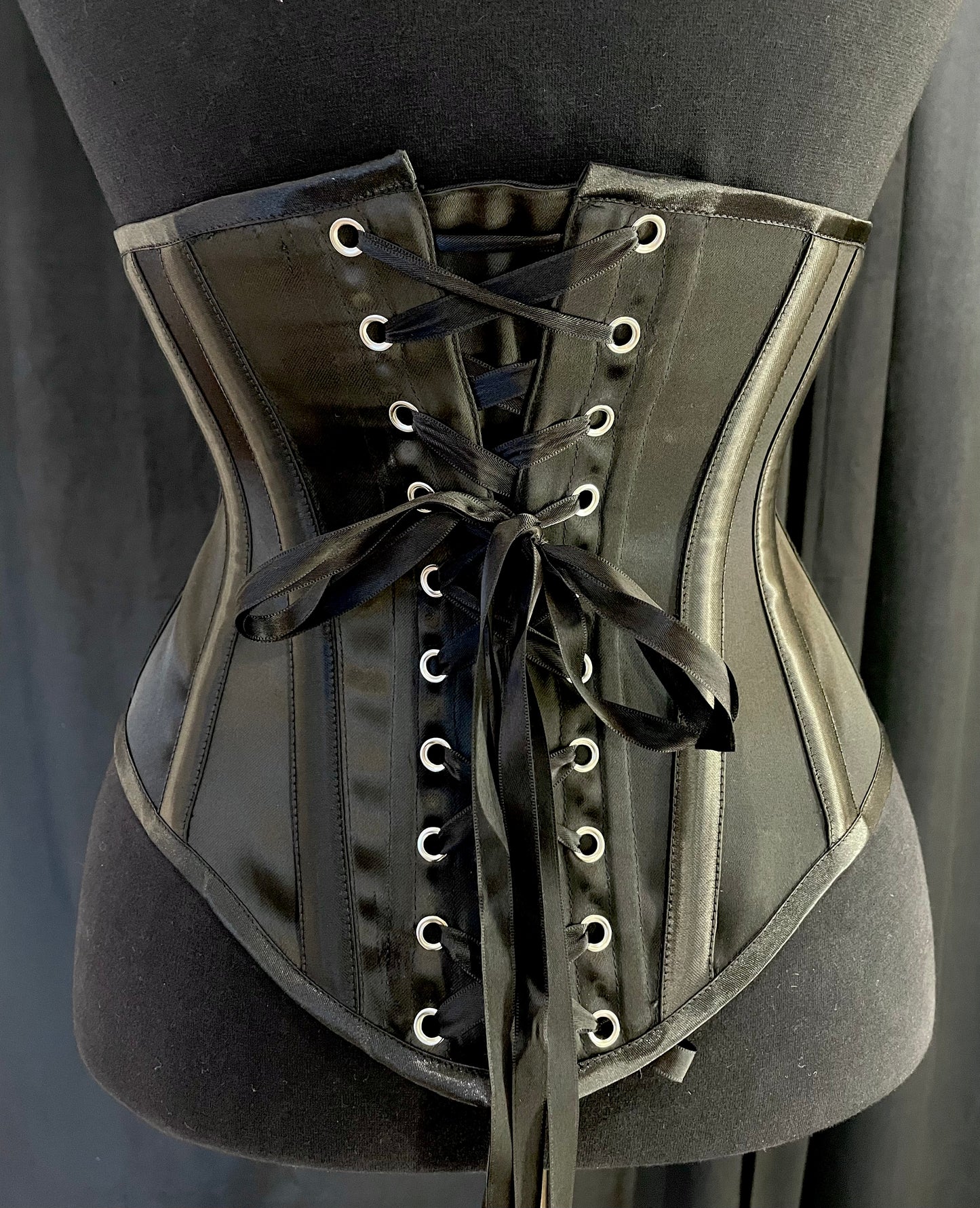 Marianne Black Satin 70cm